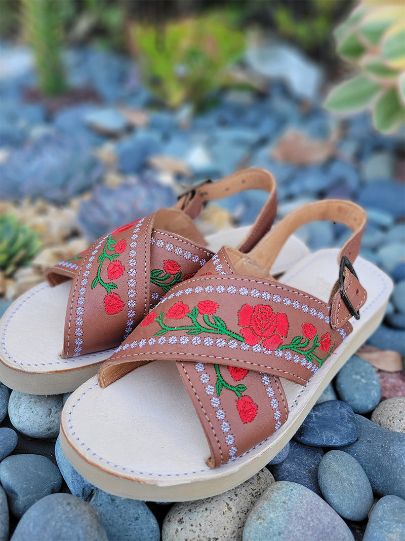 Marina Huarache Artesanal De Piel, Flor Roja - Artisanal Leather Sandals